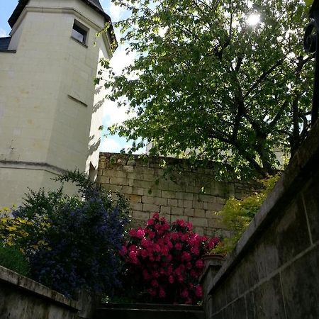 Le Prieure Bed and Breakfast Montsoreau Exteriör bild