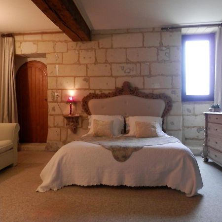 Le Prieure Bed and Breakfast Montsoreau Exteriör bild