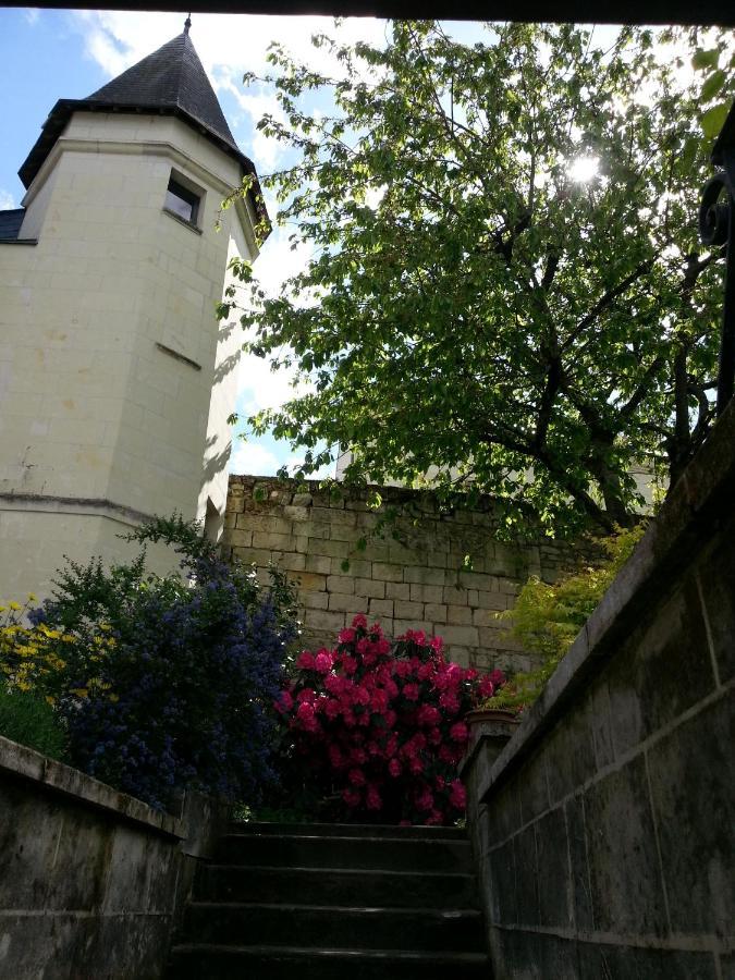 Le Prieure Bed and Breakfast Montsoreau Exteriör bild