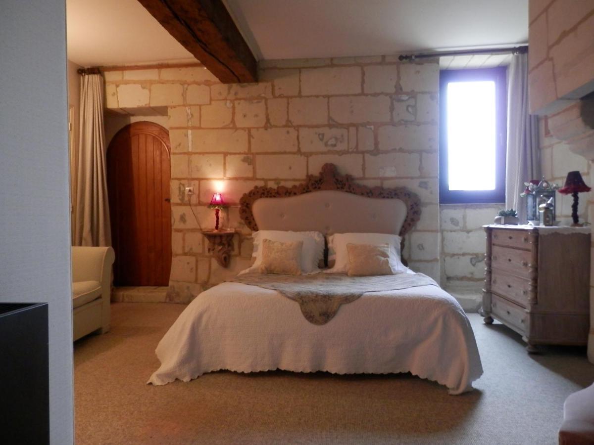 Le Prieure Bed and Breakfast Montsoreau Exteriör bild